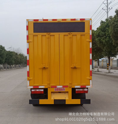 East Wind Dolika sewage treatment truck. Blue-card sewage treatment truck. East Wind Blue sewage treatment plant.