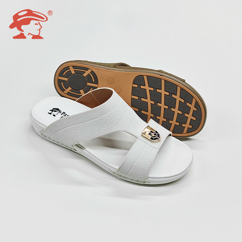 Old-age sandals in the outdoors of men in soft-shoes in cross-border foreign trade.