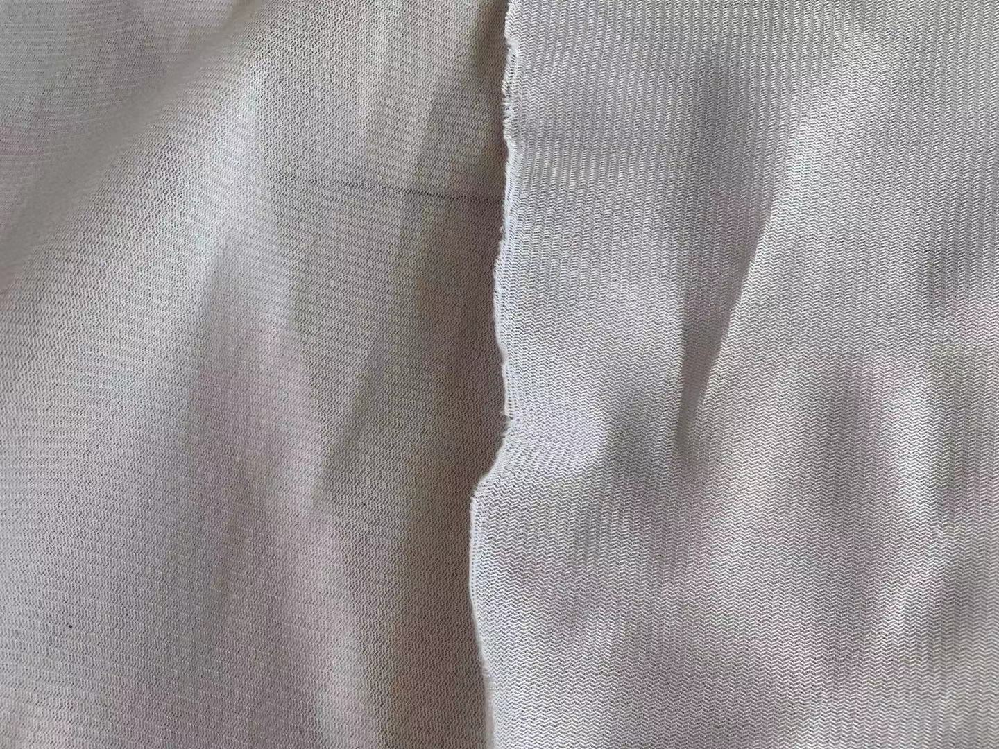 80 gram gói nhung nhung nhung trộn với nhau trong một đốm tóc.