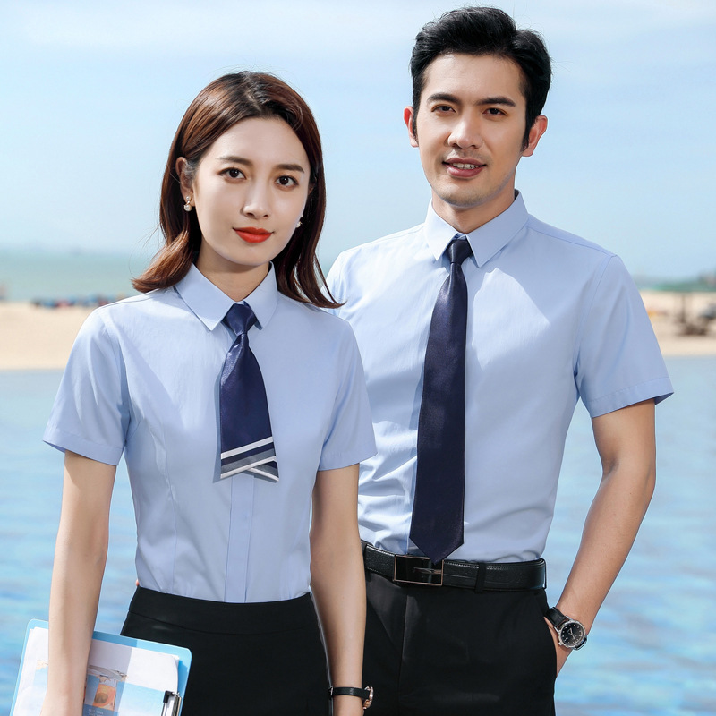 Đàn ông mùa hè với tay áo ngắn không có nếp nhăn, hàng hóa may cho phụ nữ mặc áo sơ mi trắng và áo sơ mi chuyên nghiệp.