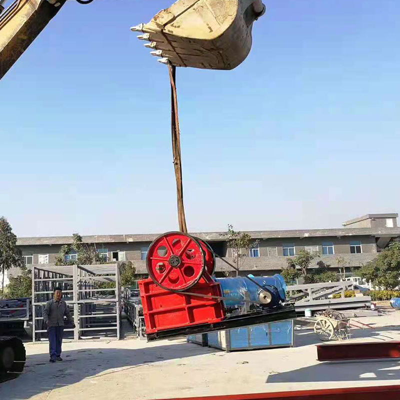 The factory supplies a small stone crusher, a concrete brick crusher, a stone breaker.