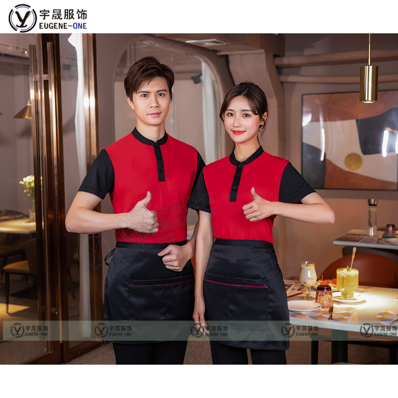 Áo sơ mi ngắn của bồi bàn khách sạn cho một nhà hàng nóng cho phụ nữ mặc đồ lao động.