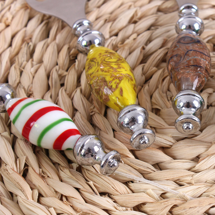 It's a direct supply of a bottle opener, a bottle opener, a Zinc alloy stainless steel opener.