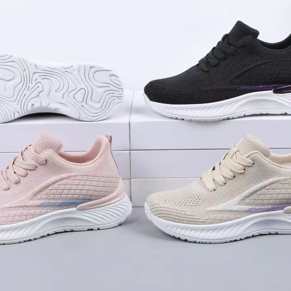 The new women's shoe factory customises the women's sports shoes, and the women's fashion shoes export cross-border.