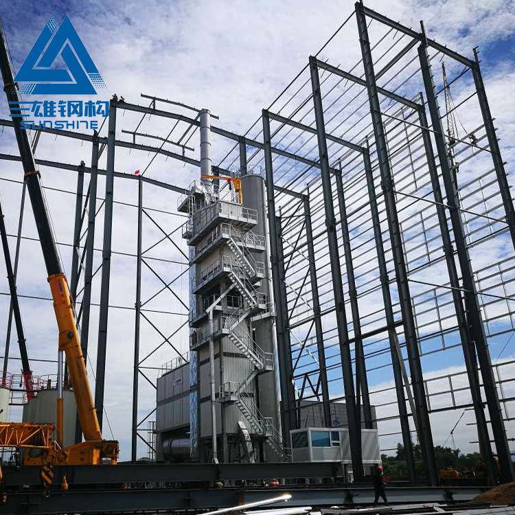 Construction of steel-weight steel structures at the plant ' s storage workshop