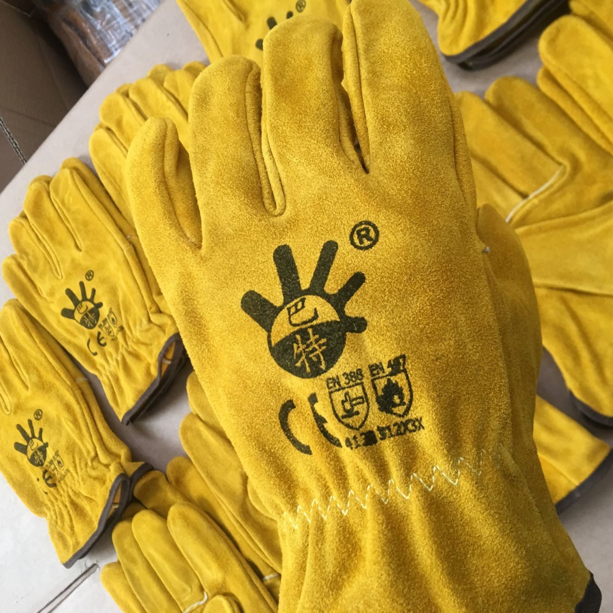 Glove Short, Hot Bullskin Gloves. Nước rửa toàn thân.