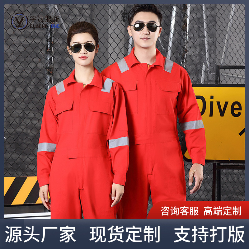 Lắp vá quần áo bảo vệ cho đàn ông và phụ nữ trong bộ đồ làm việc cố định.