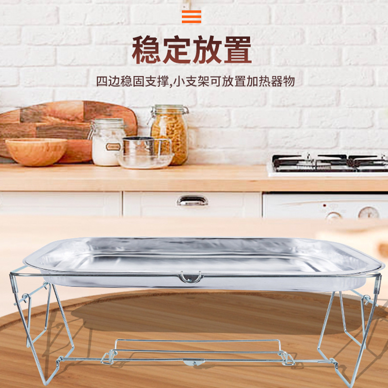 Wire Chafing Rack đang tụ tập ngoài trời trên lan can làm nóng thức ăn.