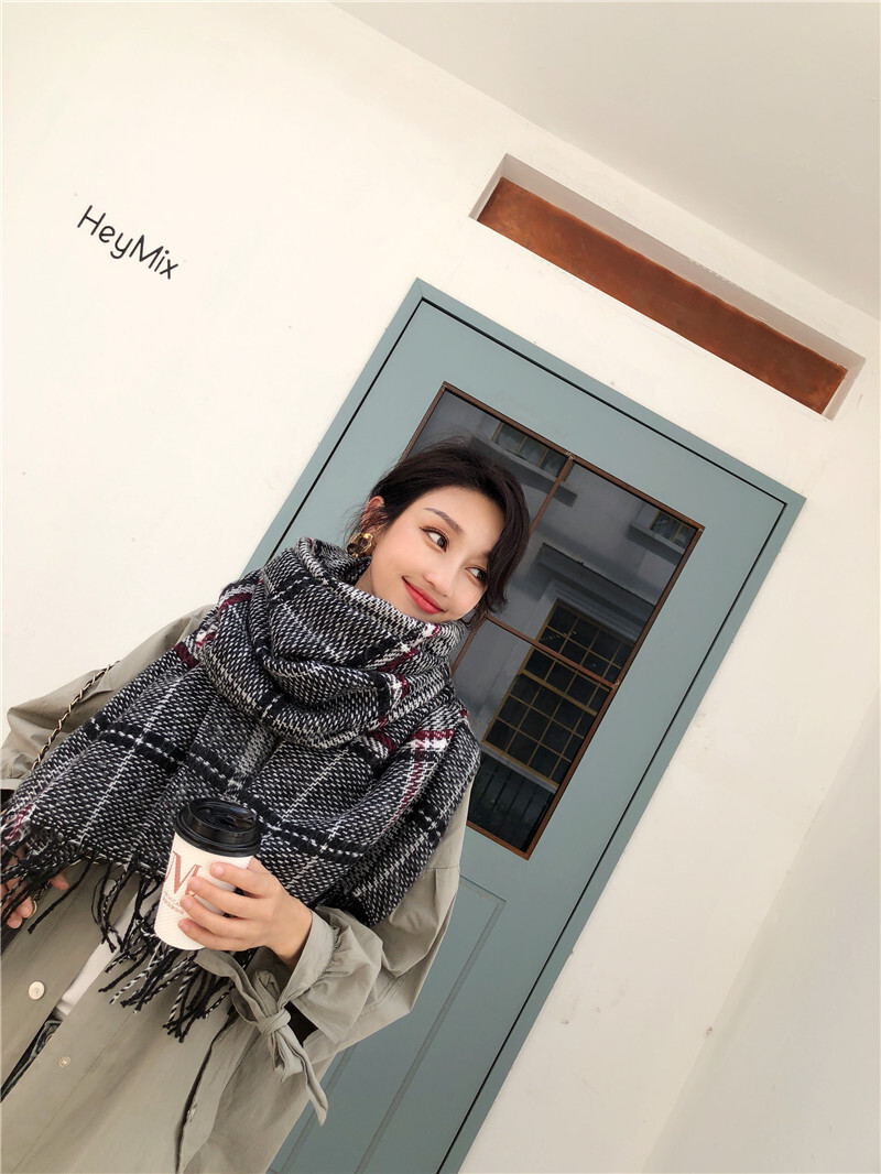 A new masquare scarf for the autumn and winter, a new wool scarf for Korean fashion girls with a shawl.