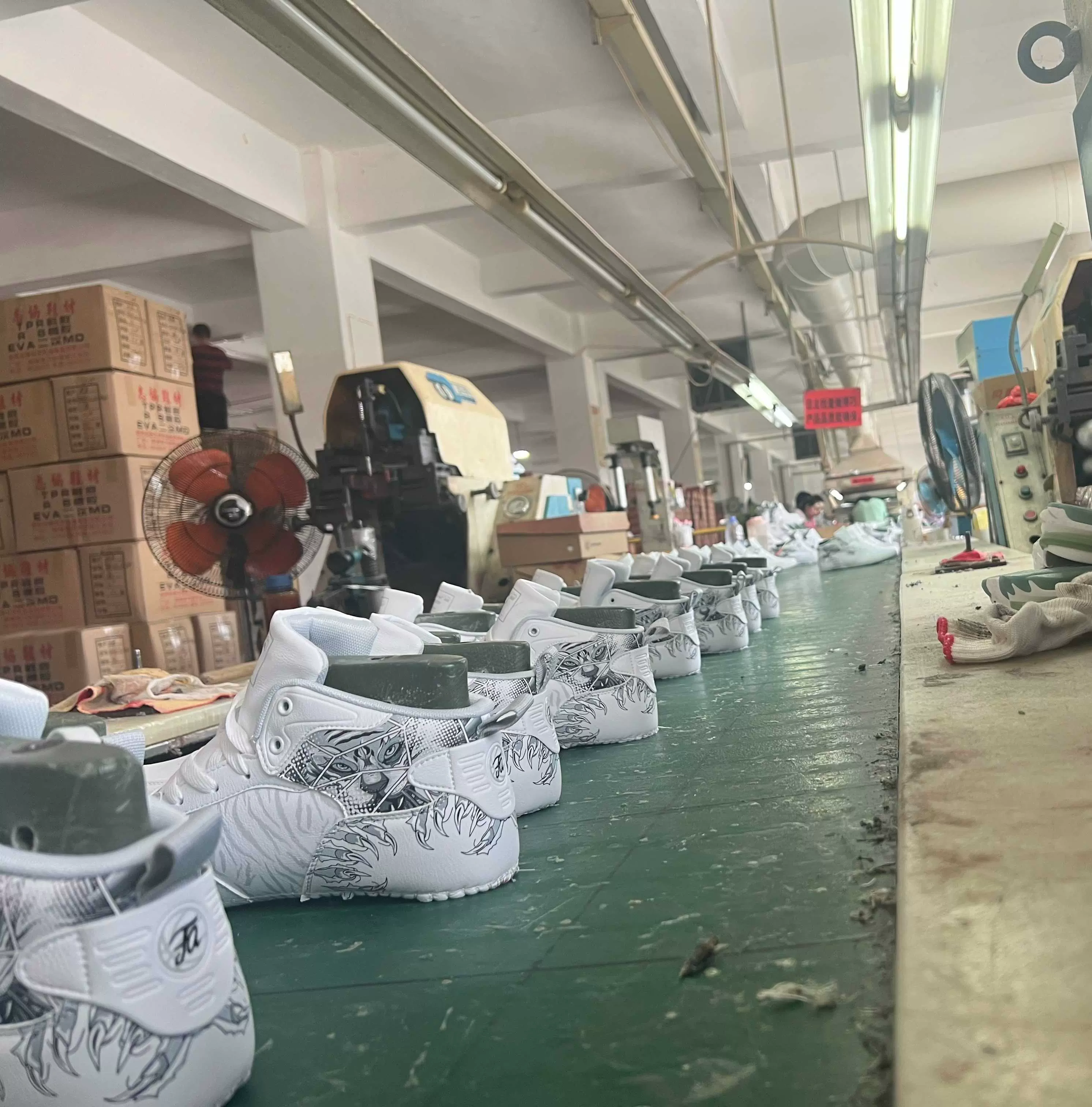 Quanzhou, Luang River Shoes Industries Ltd.