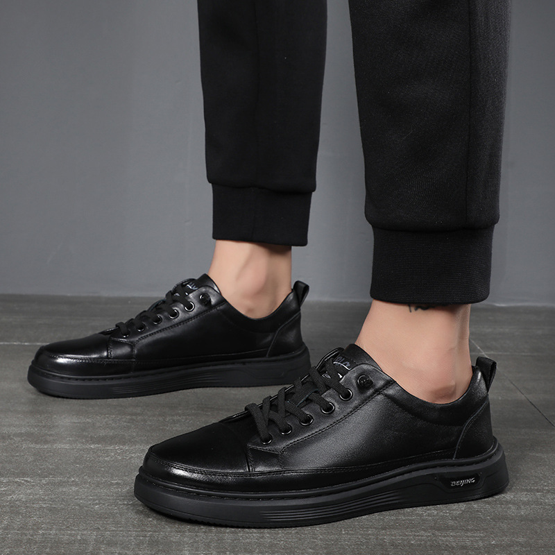 Autumn 2024 new man's head-skinned, flat-skinned shoes.