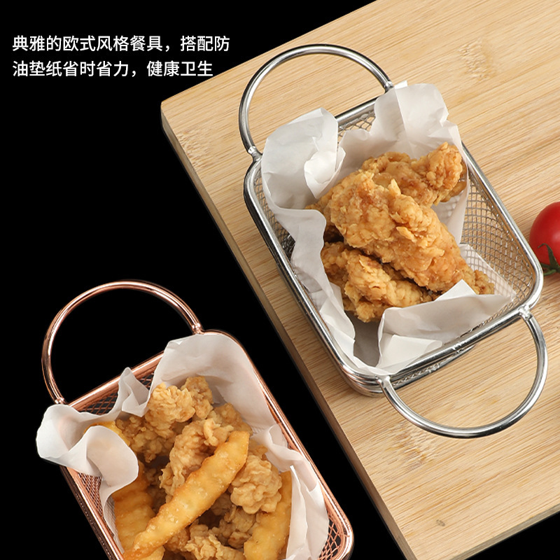 Khoai tây chiên không rỉ, giỏ thức ăn tây chiên những giỏ đầy nhựa đường
