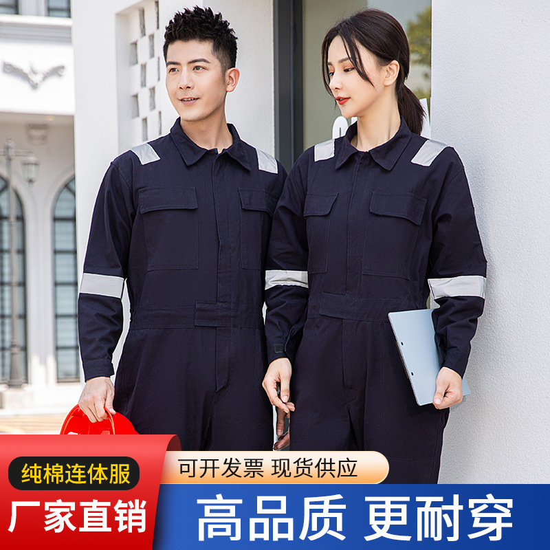 Lắp vá quần áo bảo vệ cho đàn ông và phụ nữ trong bộ đồ làm việc cố định.