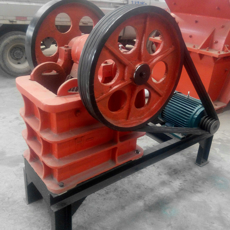 The factory supplies a small stone crusher, a concrete brick crusher, a stone breaker.