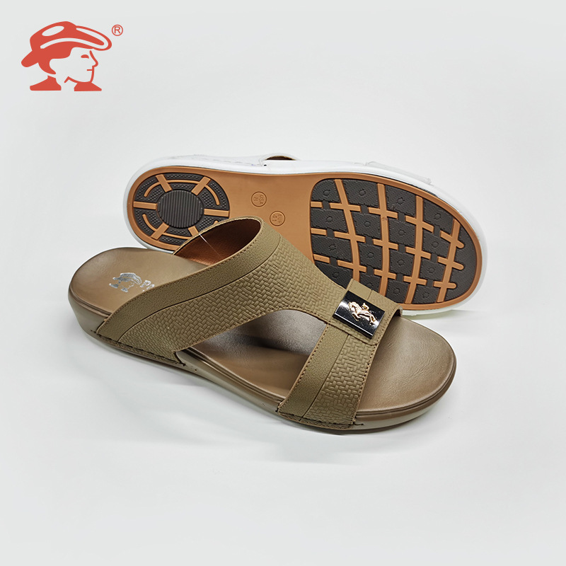 Old-age sandals in the outdoors of men in soft-shoes in cross-border foreign trade.