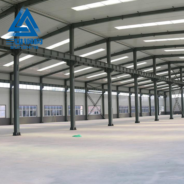 Three male steel structures, specialized steel structures, equipped with type C steel welding, construction of steel structures.