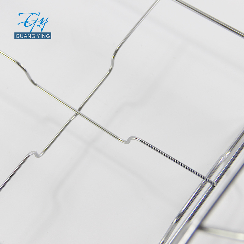Wire Chafing Rack đang tụ tập ngoài trời.
