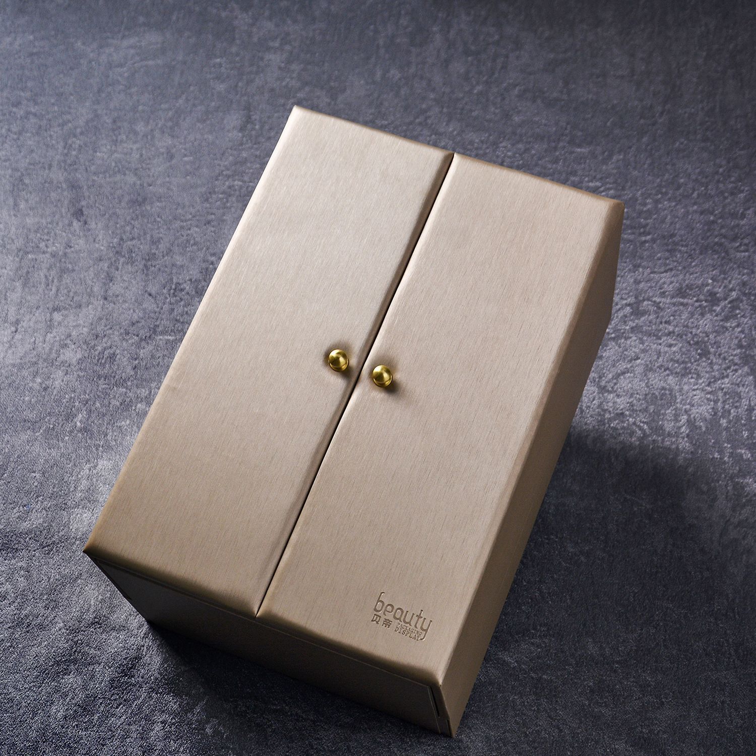 The factory customises a luxurious PU wood box with a necklace ring set of jewellery display boxes.