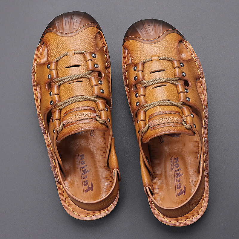 The new summer man's skin-skinned sandals are full of twirling, twirling holes in his sandals.