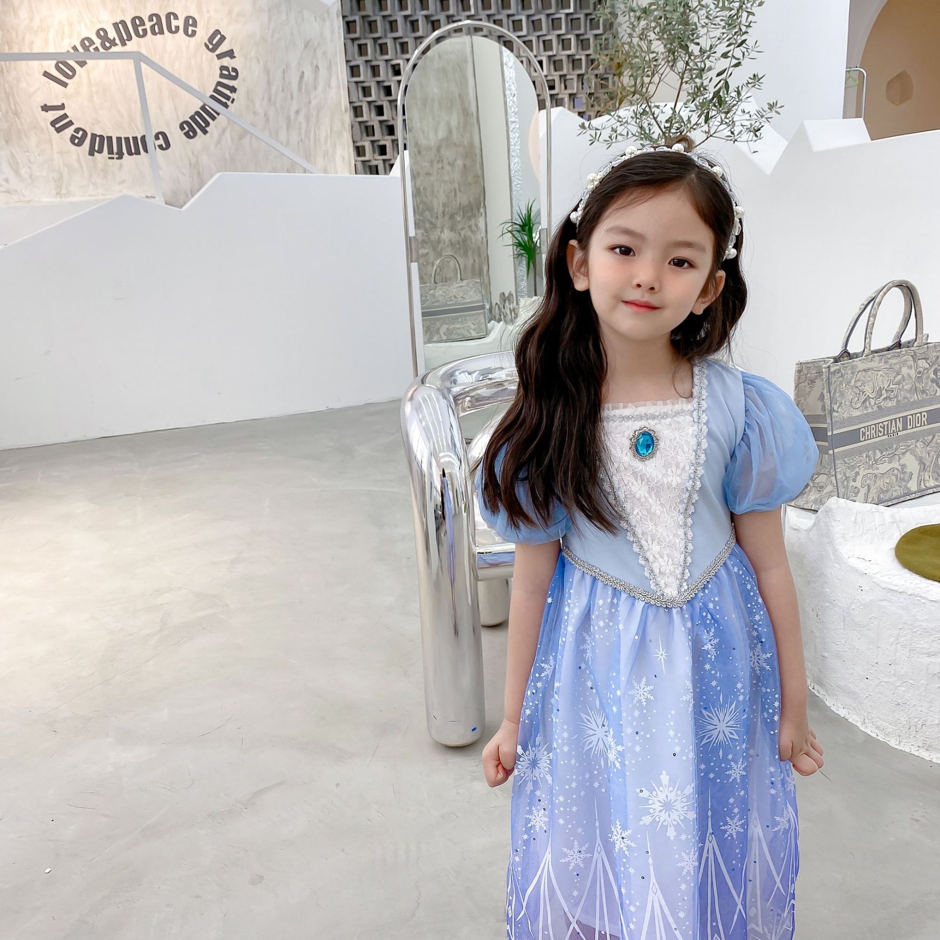 Children's dress customises all kinds of dress-sized, Internet-based dress.