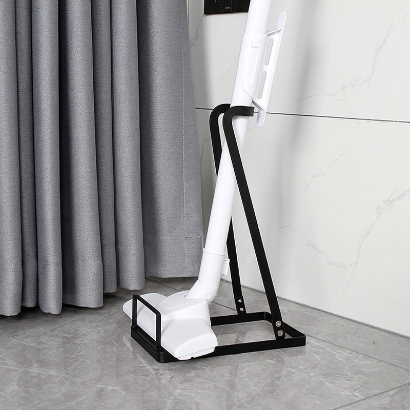 Máy hút bụi chuẩn bị sẵn sàng, thiết lập thiết bị hút bụi trên mặt đất.