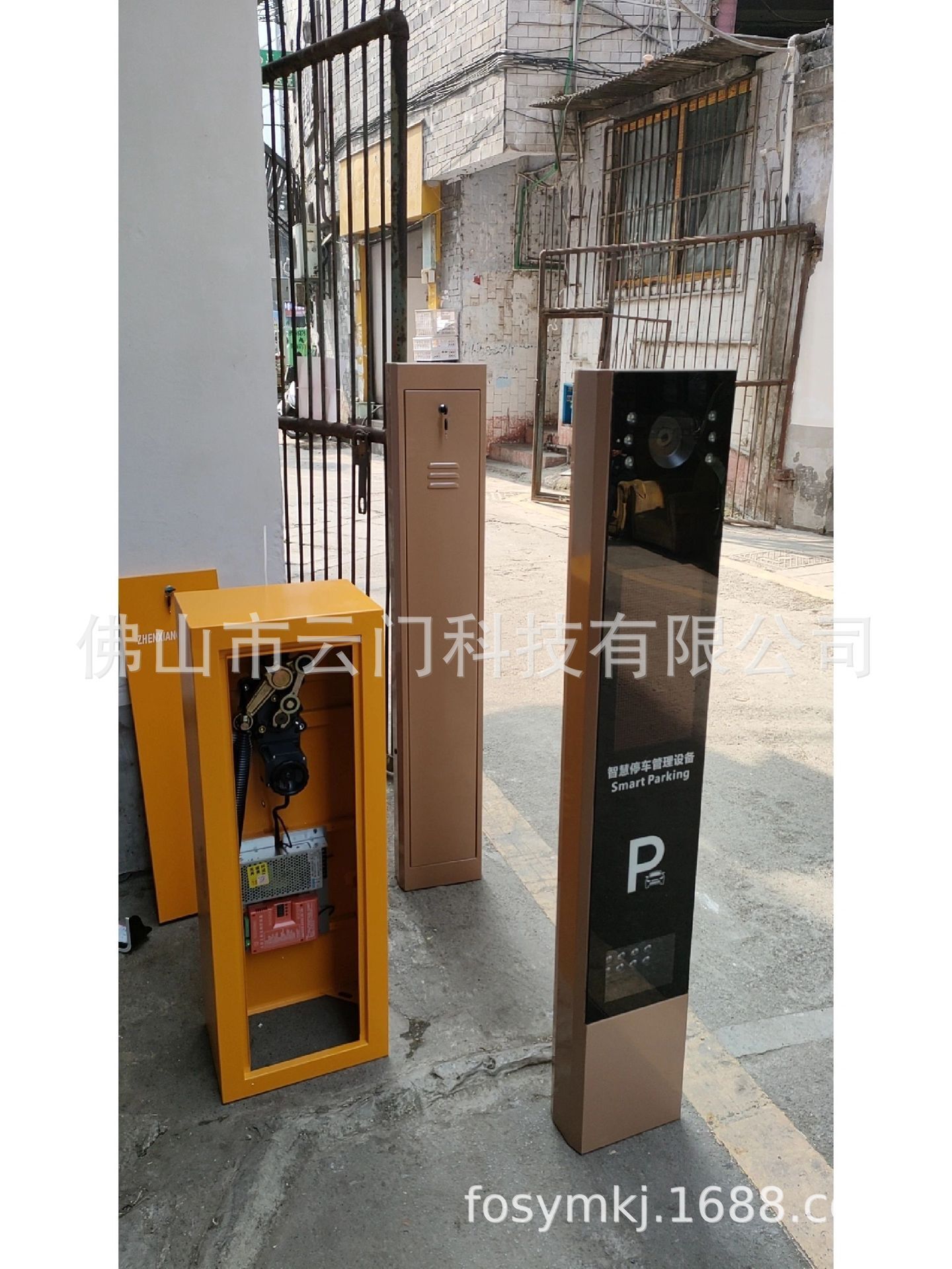 License plate recognition of the auto-controlled remote-controlled landing pole site billing system garage gate