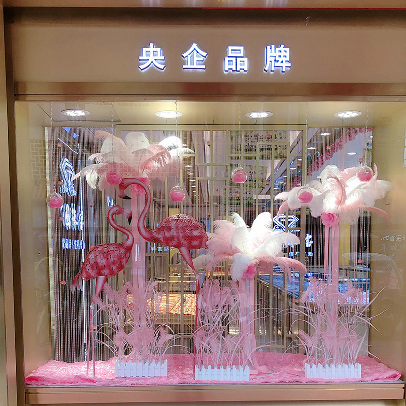 The National Day Jewellery's Window Decoration and the Red Romantic scenery is a very creative display.