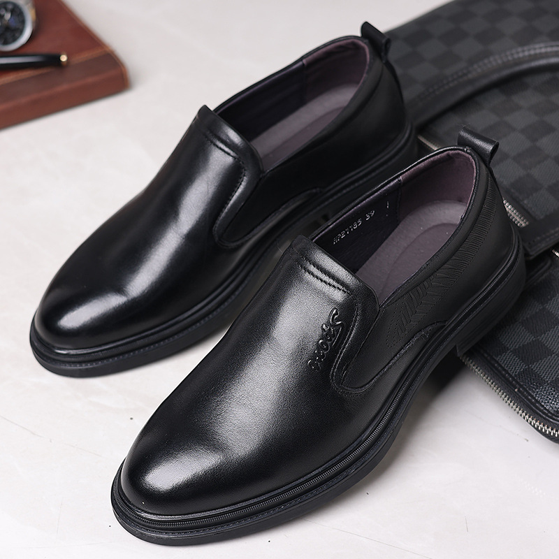 A man's head-skin man's shoes are thick, soft-skinned, comfortable and leisure shoes.