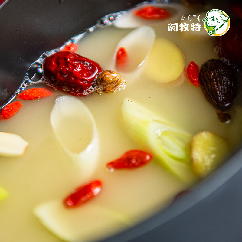 Inner Mongolia, a small package of tatter-sweety lambs, one person's distribution at a 160g commercial bone soup factory.