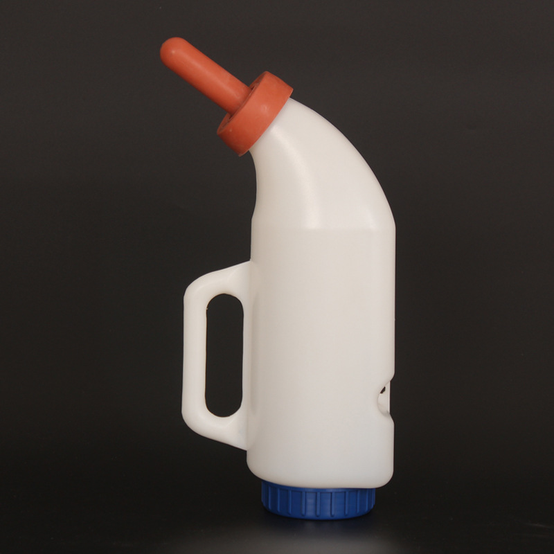 A calf milk bottle, a calf-bed bottle, 2L/4 L calf's first milk bag for the calf bottle.