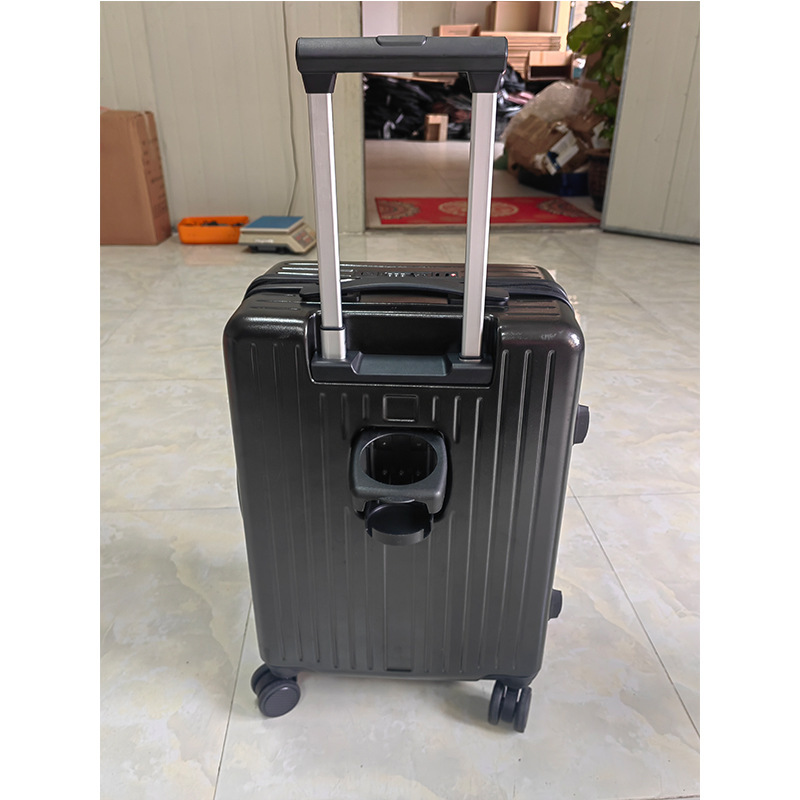 Xếp theo thứ tự va-li với va-li mở trước.