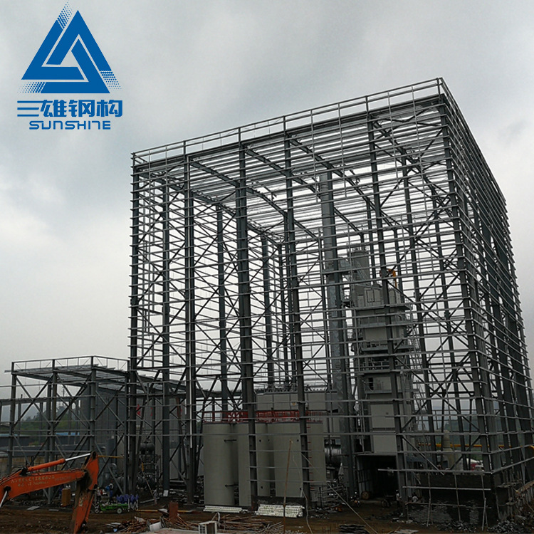 Construction of steel-weight steel structures at the plant ' s storage workshop