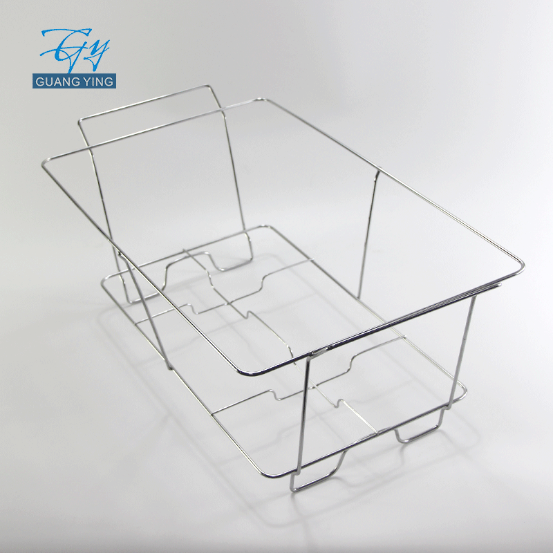 Wire Chafing Rack đang tụ tập ngoài trời.