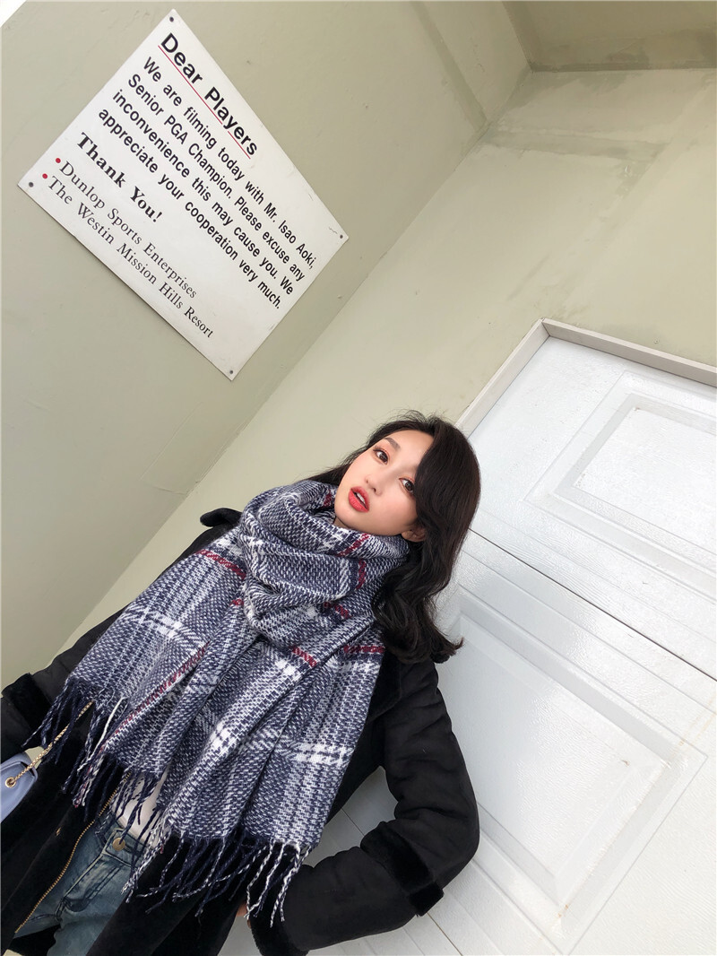 A new masquare scarf for the autumn and winter, a new wool scarf for Korean fashion girls with a shawl.