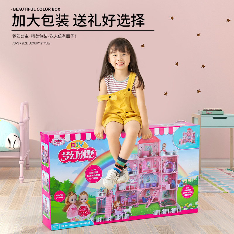 "Những đứa trẻ đi qua nhà của đồ chơi công chúa để cùng nhau làm quà sinh nhật 3-6."