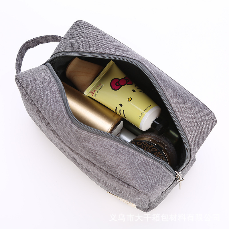 Hand-held make-up packs are simple enough to carry a large amount of canvas to wash a bag of sand.