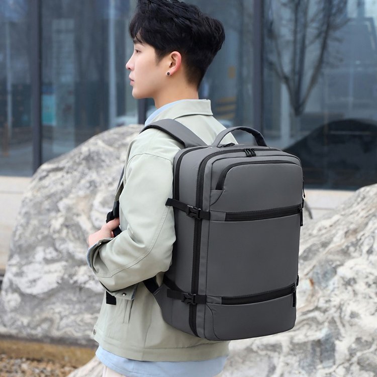 New commercial recreational backpacks with a simple U.S.B. external interface computer double-shoulder-size high-capacity junior high school boy