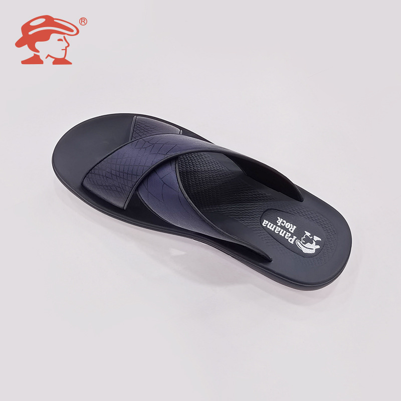 The Korean fashionable, comfortable, recreational slippers with light sandals outside the adult room.
