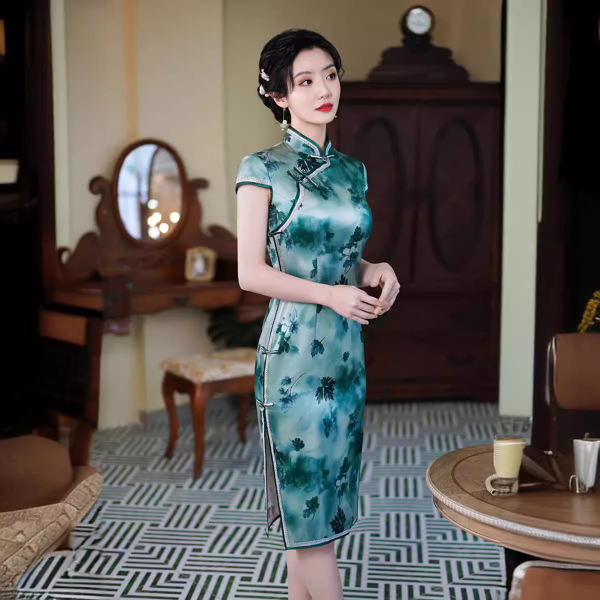 Nhà máy bán áo khoác dài của Phong Hoa mới năm 2023 để cải thiện bộ váy hàng ngày.
