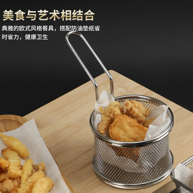 Những bông hồng nhỏ của nhà sản xuất, những nhà hàng mạ vàng kiểu Pháp.