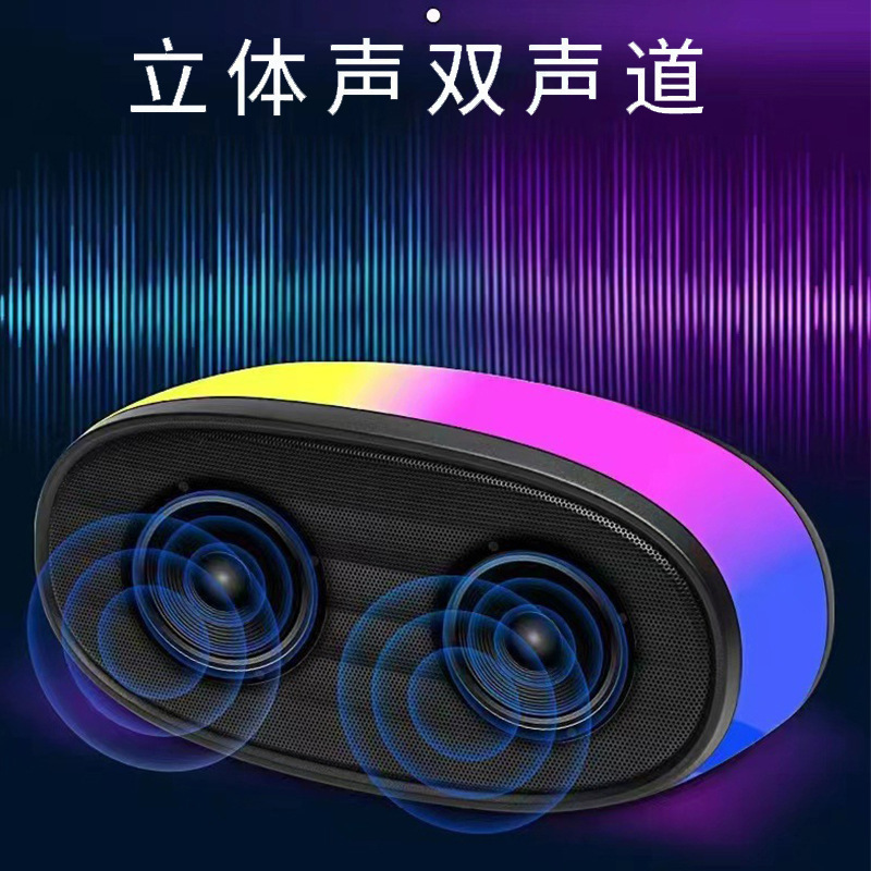 Một âm thanh nhỏ từ một bên ngoài sạc của một bổ sung TF nhỏ trong RGP hiển thị màu xanh răng