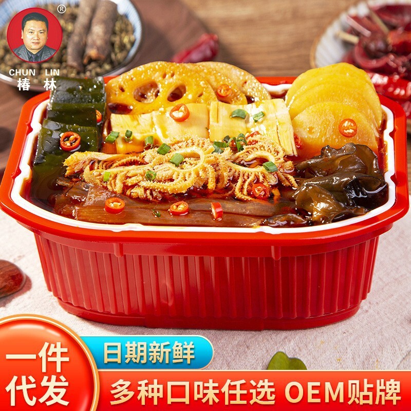 Những con dê đực ăn những nồi nước nóng và cơm của chúng, và chúng tự làm cơm cay.