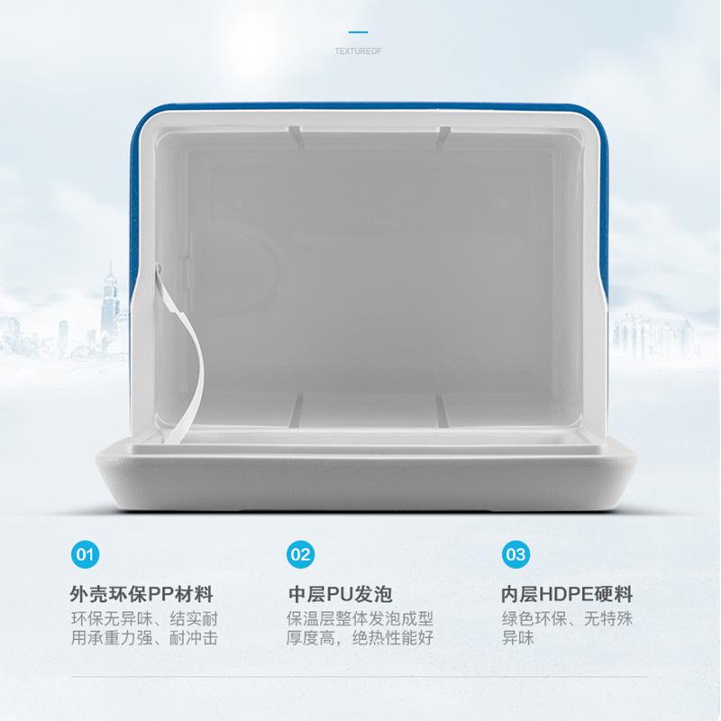 Thị trường thương mại lớn có lồng ấp với thức ăn tươi và xe tải trái cây trong tủ lạnh