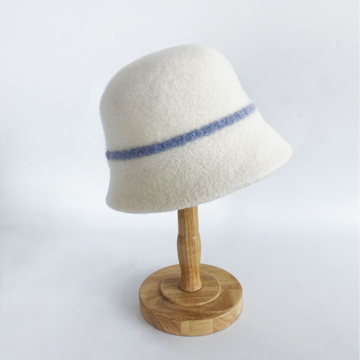 The new fisherman's hat is full of cosy roll-blanket caps.