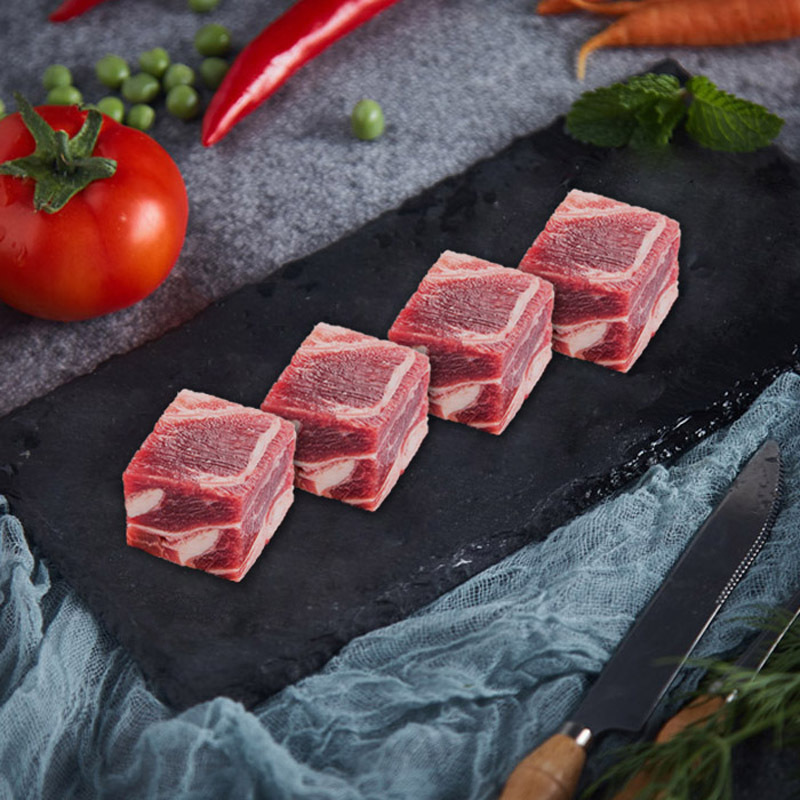 Một pound lông thú để làm nước thịt bò quay tươi và đông lạnh.