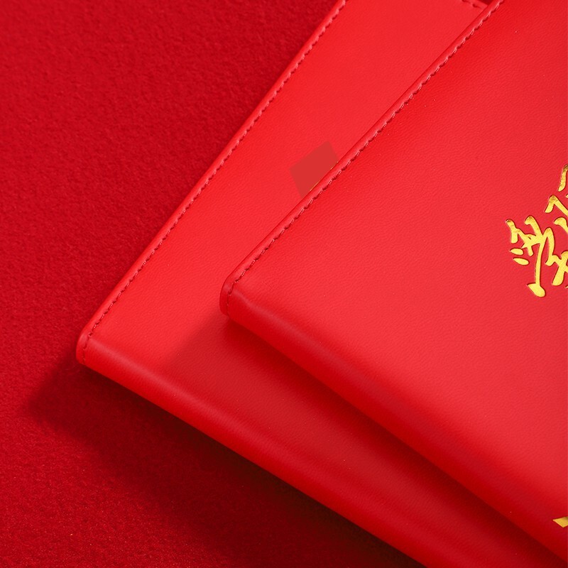 Các thành viên của Đảng học một cuốn sổ tay A5 để xây dựng lớp thứ ba của Đảng.