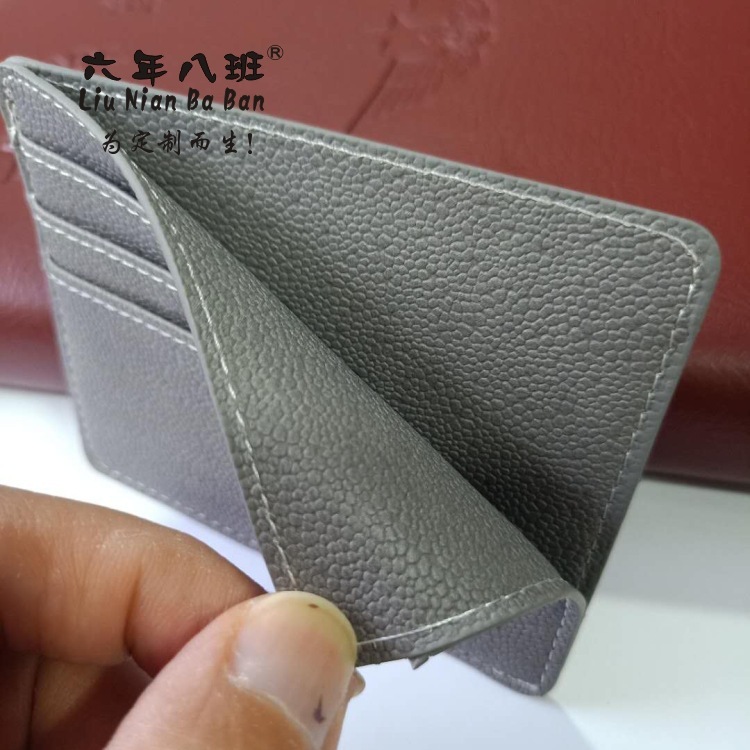 Nhà sản xuất bán thẻ bài đặt trên thẻ logo và nhận được một gói đa màu, nhiều thẻ.