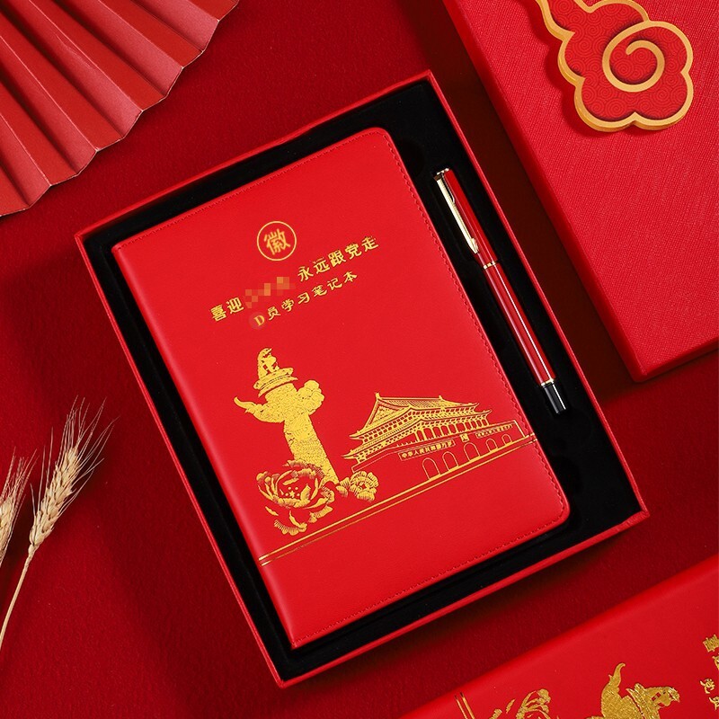 Các thành viên của Đảng học một cuốn sổ tay A5 để xây dựng lớp thứ ba của Đảng.