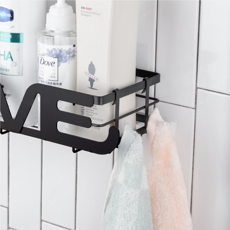 Phòng tắm kiểu Amazon được xây dựng thành tường phòng tắm để thu dọn đồ giặt ủi