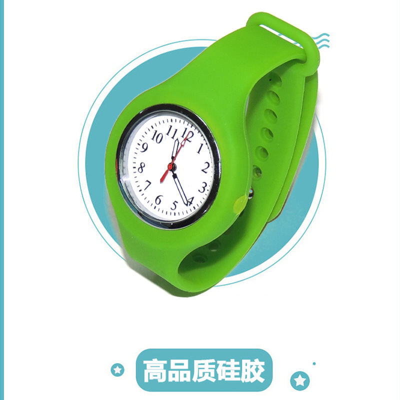 Thợ điện xuyên biên chế, đồng hồ đeo tay nhiều màu, quà sinh viên, nước sốt trộn lẫn.